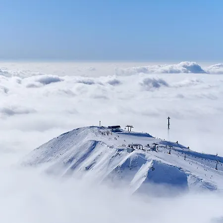 Отель Krvavec Церклье-на-Гореньскем