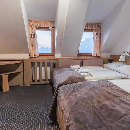 Krvavec Otel 3*